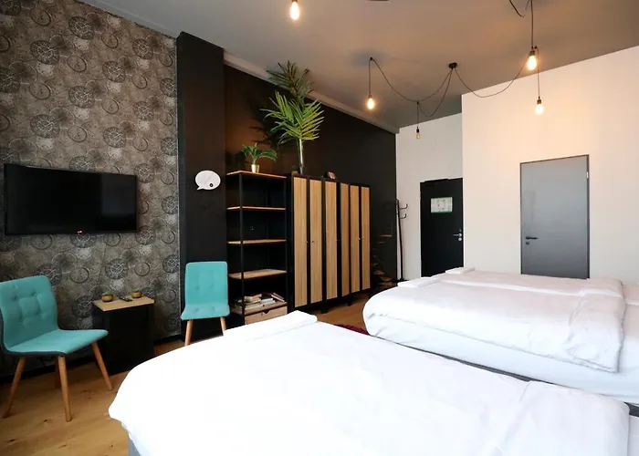 P182 Hidden Hostel